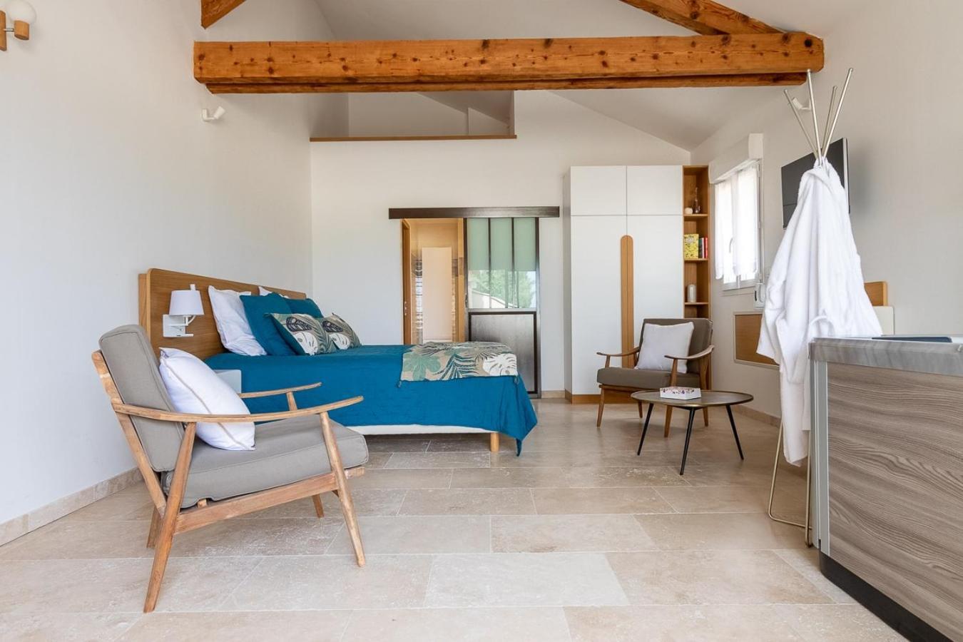 Bed and Breakfast Mas Des Tourterelles Jonquieres  Экстерьер фото