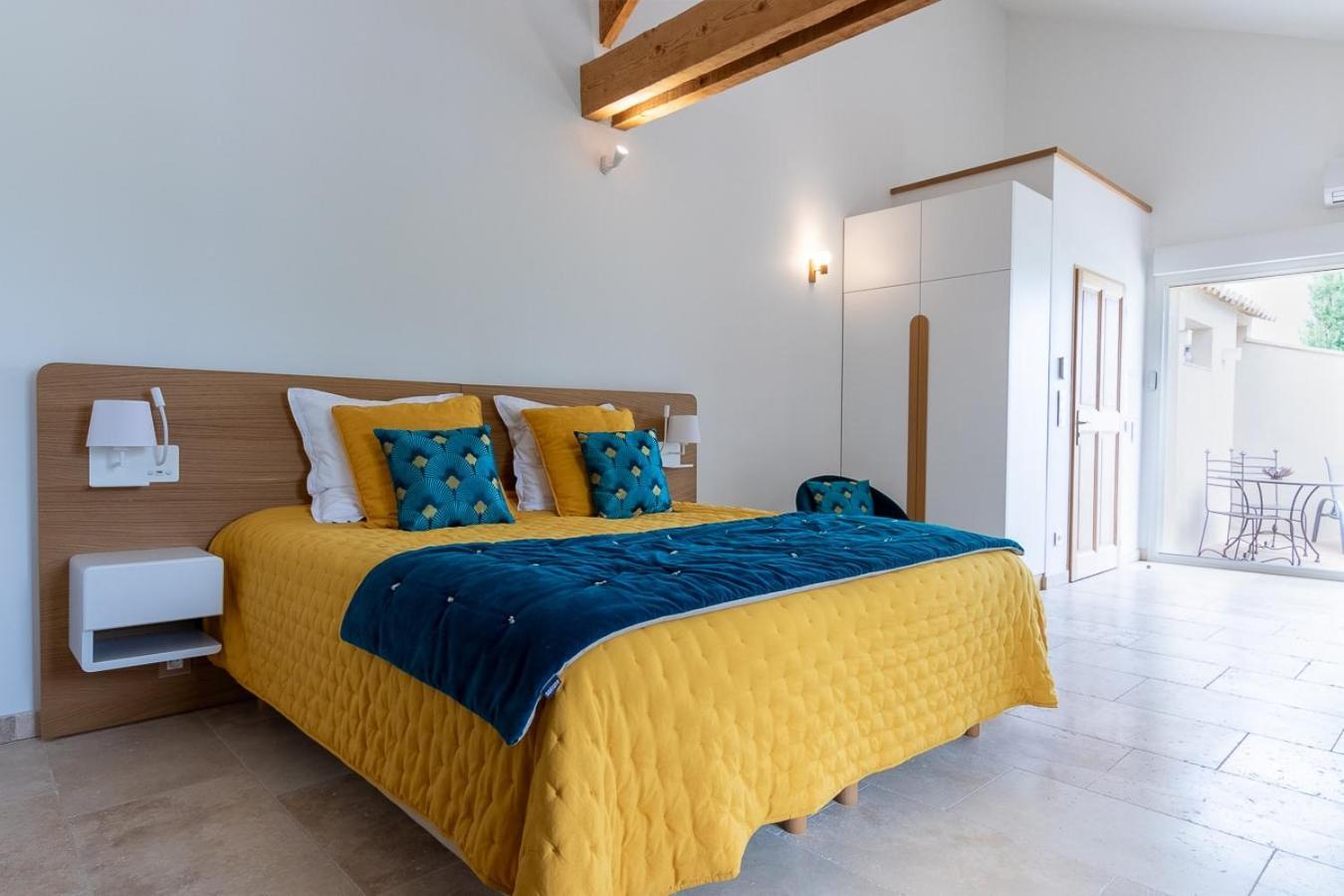 Bed and Breakfast Mas Des Tourterelles Jonquieres  Экстерьер фото